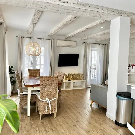 Old Town Modern Flat, 4 Minutes From - Eaw Homes