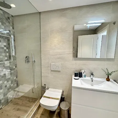 Apartment Old Town Modern Flat, 4 Minutes From - Eaw Homes